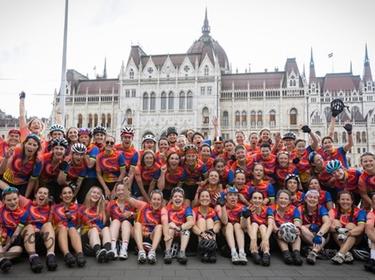 A group picture of cyclists participating in PedElle