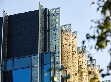 Cambridge biomedical campus brise soleil