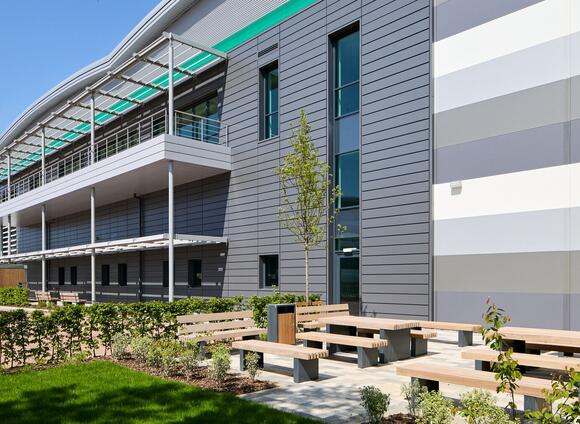 Outside amenity space at Hemel Hempstead DC10