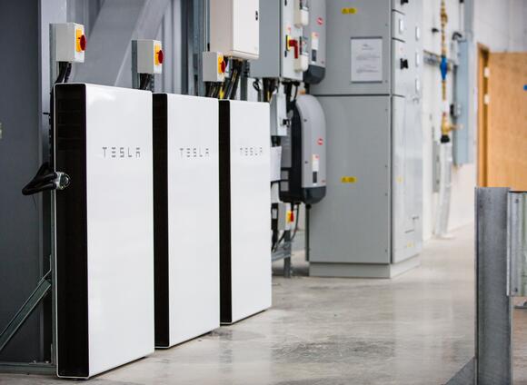Tesla batteries in Prologis RFI DIRFT DC115